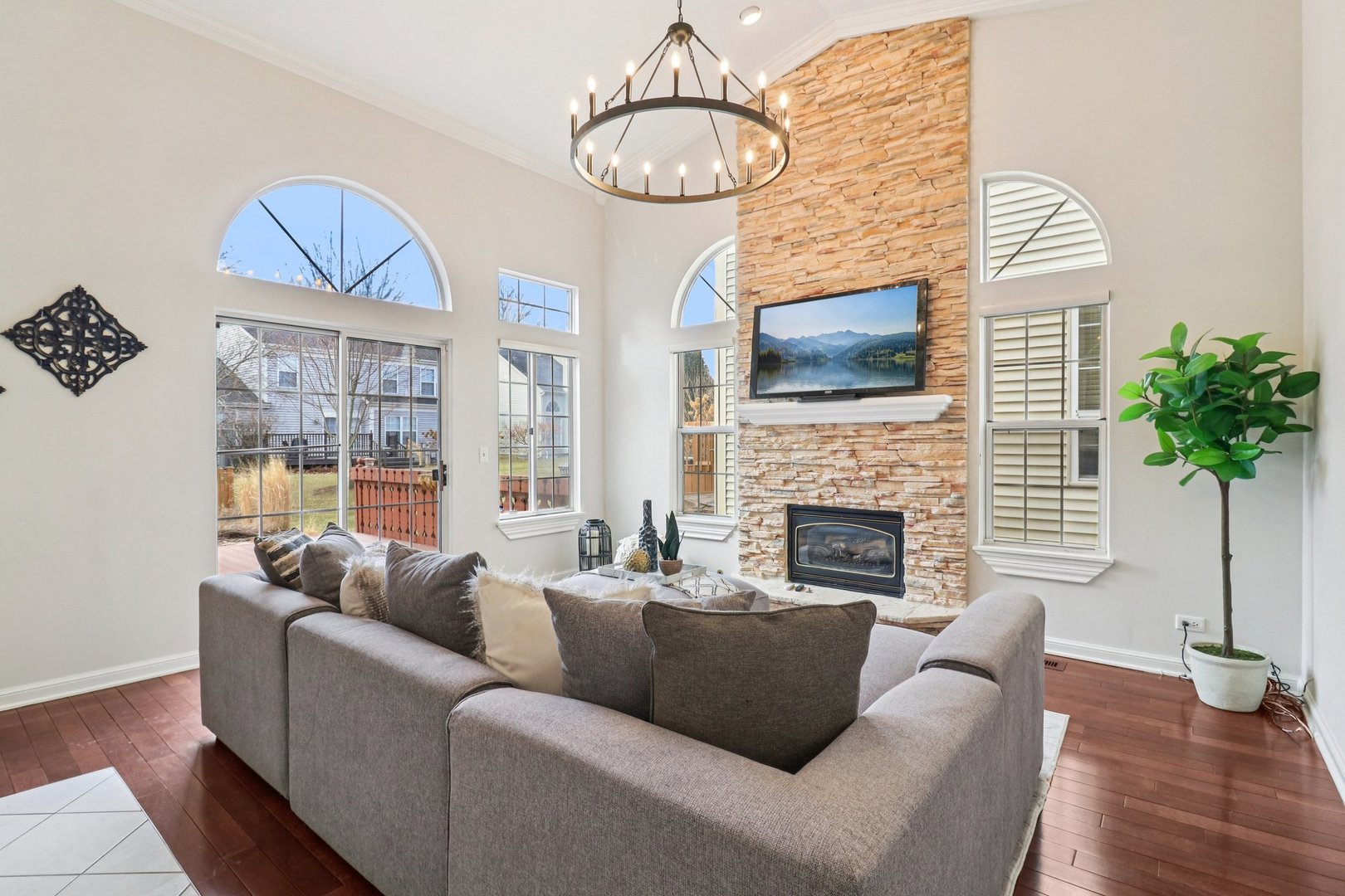 6167 Golfview Drive, Gurnee, IL 60031