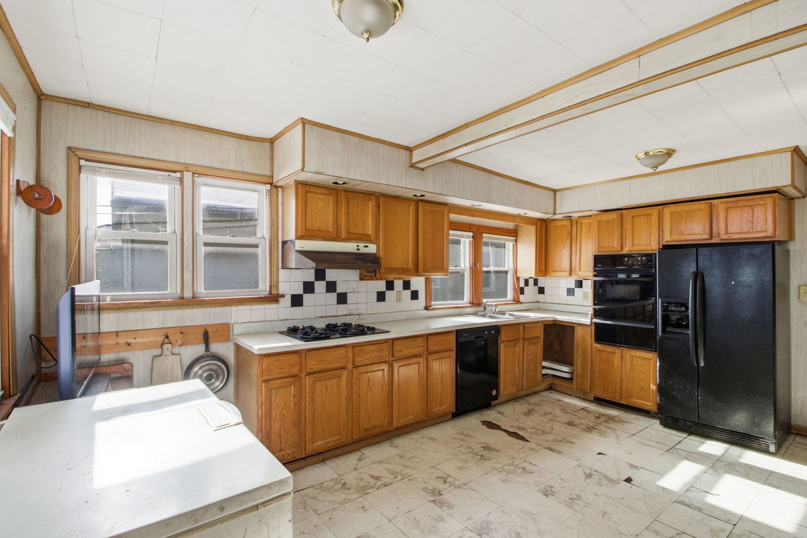 1427 S 21st Avenue, Maywood, IL 60153