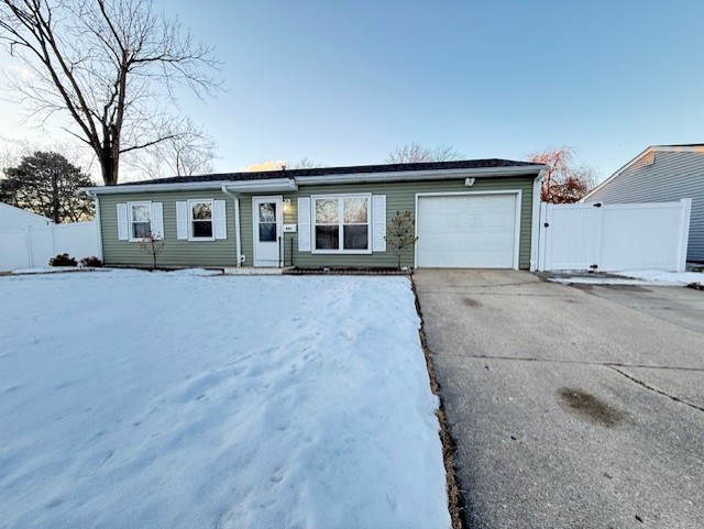 804 HILLSIDE Drive, Streamwood, IL 60107