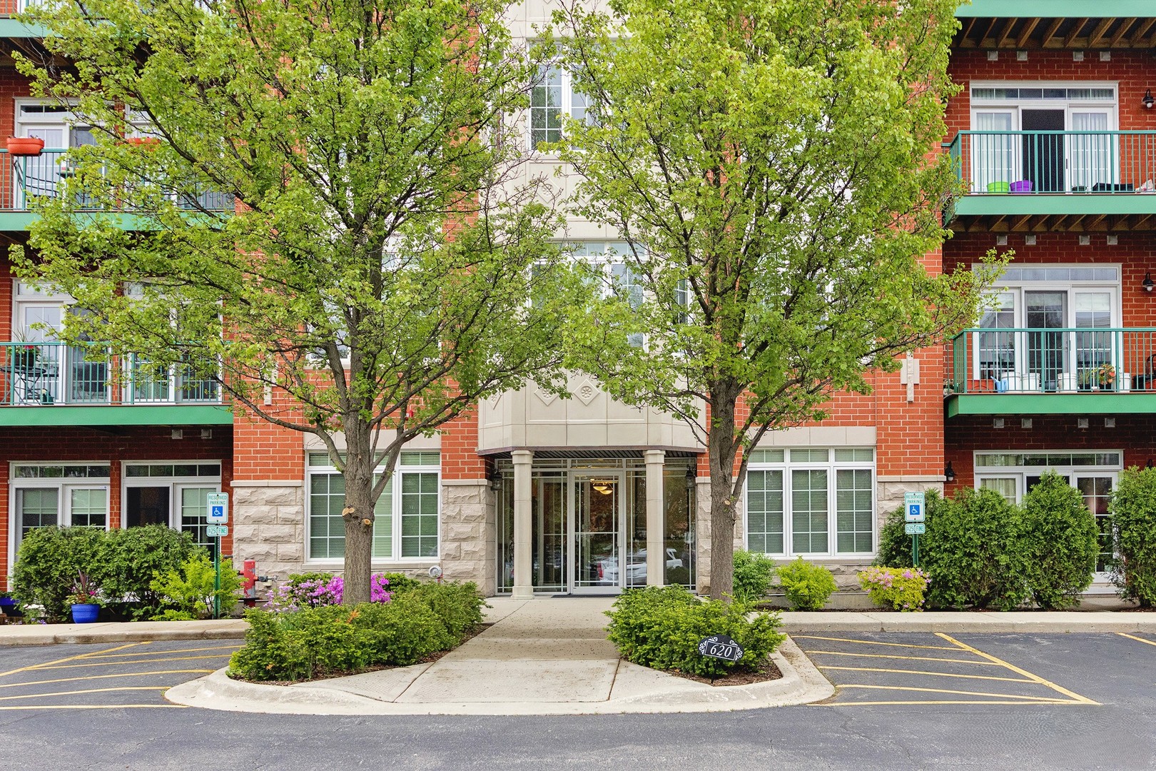 640 Mchenry Road #301, Wheeling, IL 60090