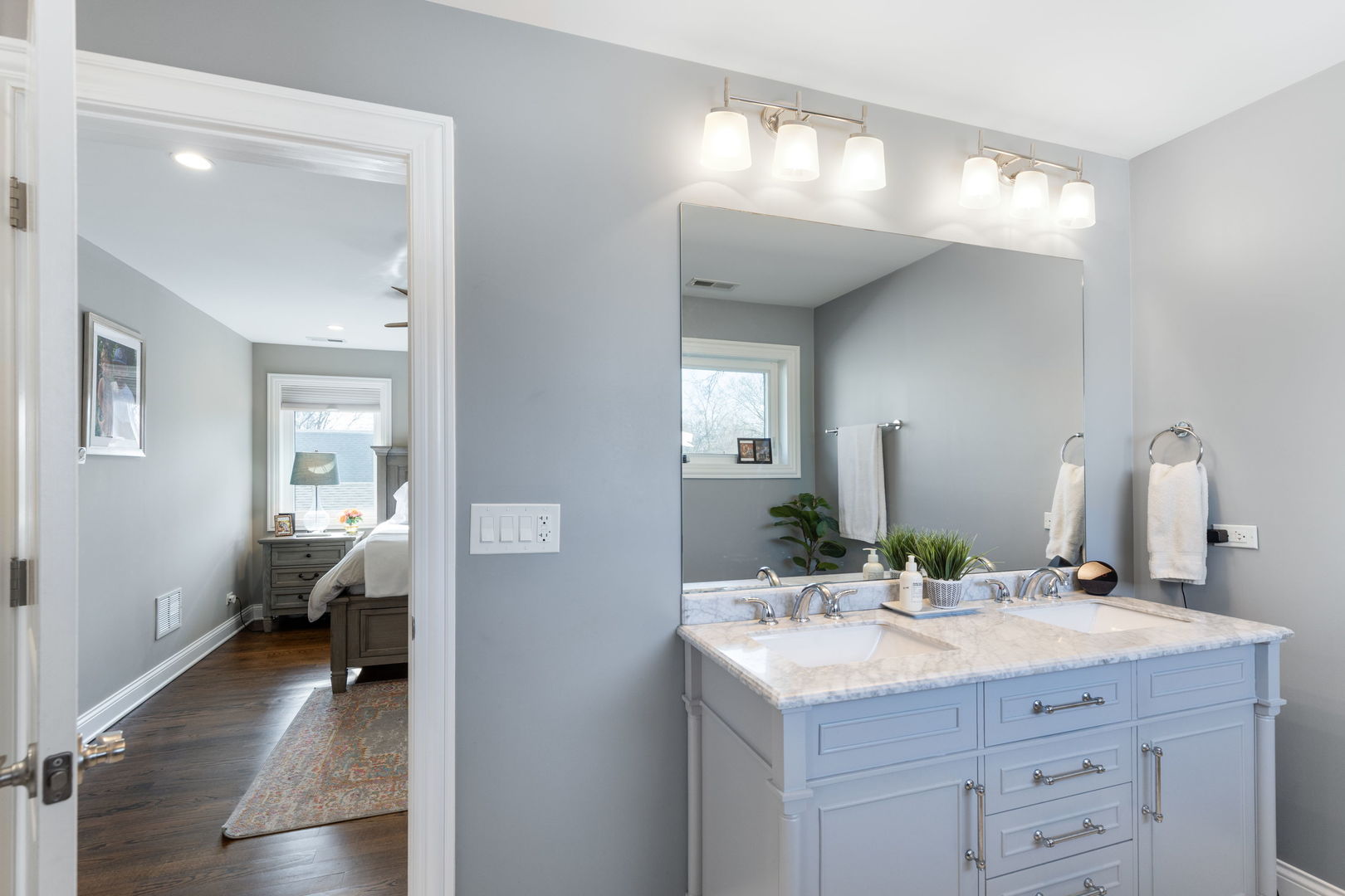 930 N Taylor Avenue, Oak Park, IL 60302