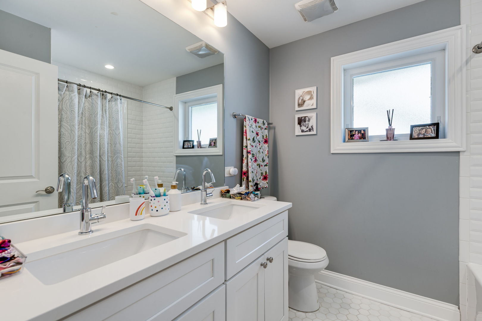 930 N Taylor Avenue, Oak Park, IL 60302