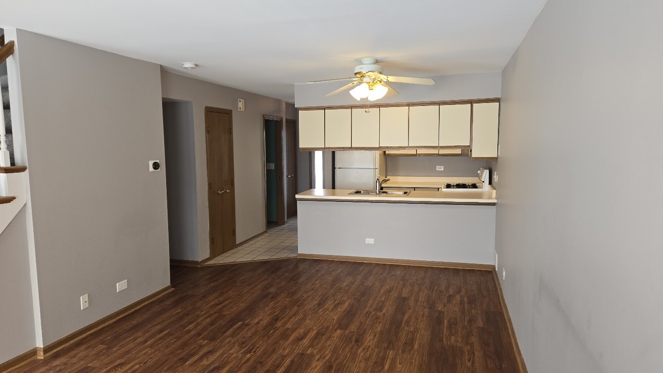 482 Nicole Drive #8B, Bartlett, IL 60103