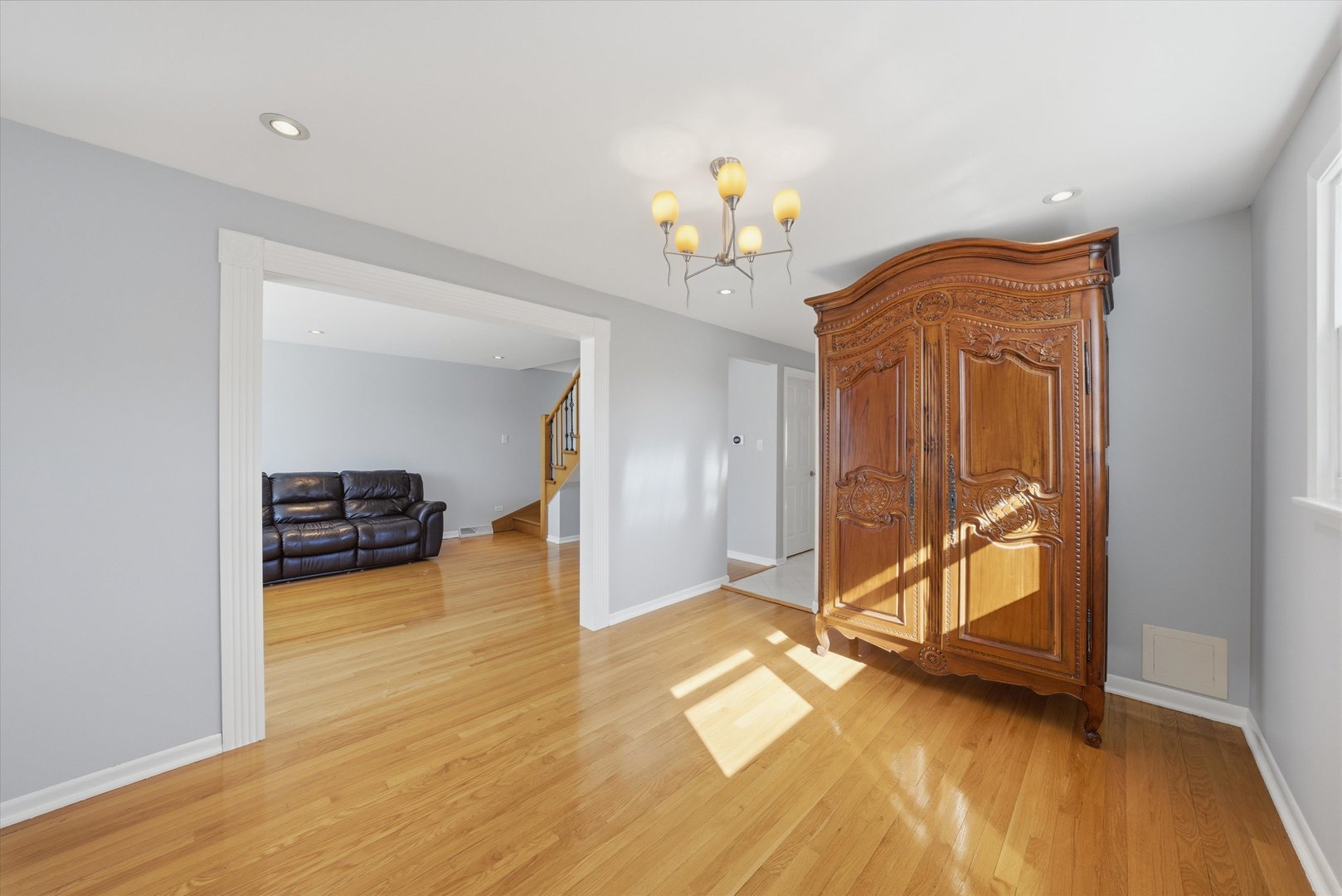 8215 Austin Avenue, Burbank, IL 60459