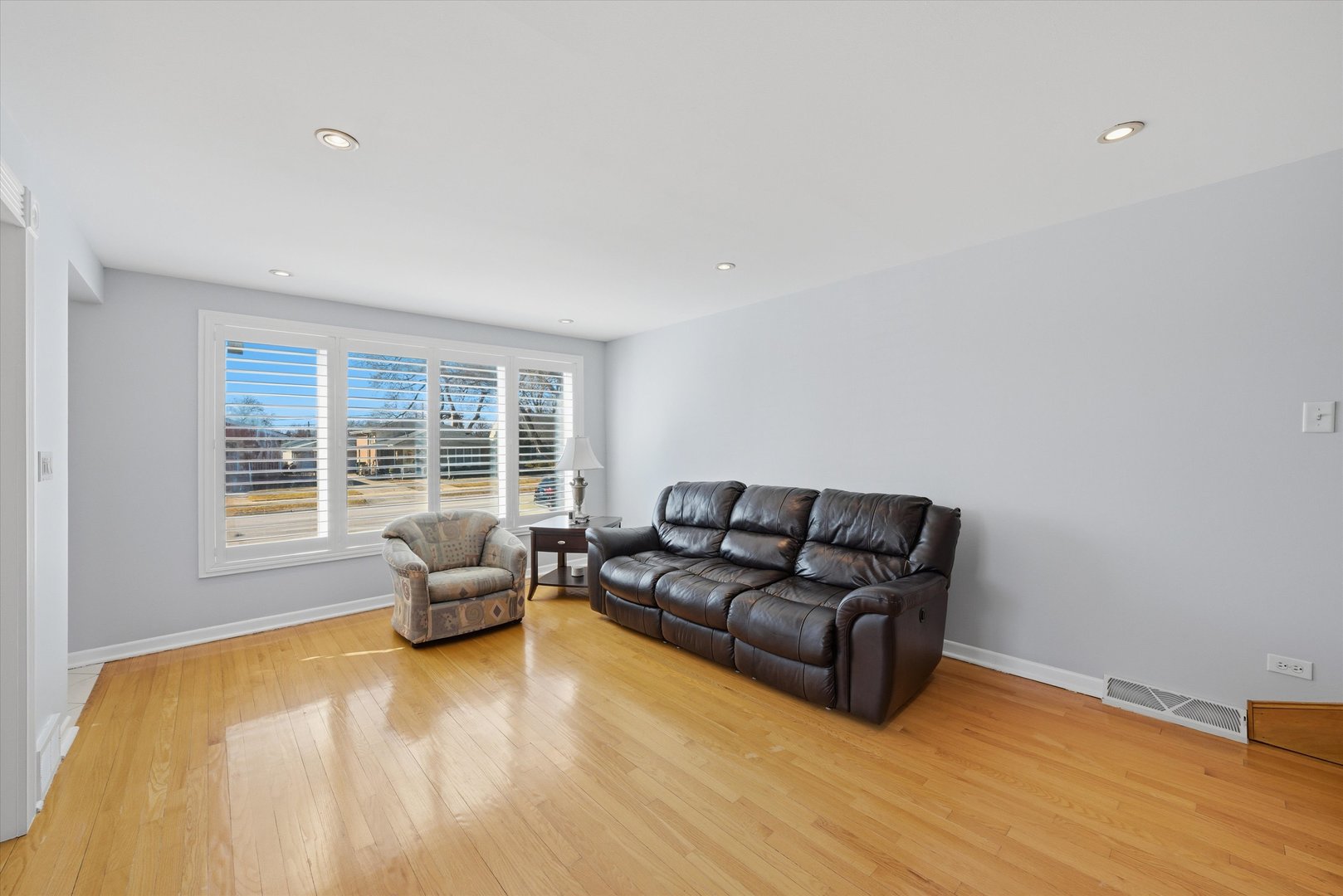 8215 Austin Avenue, Burbank, IL 60459