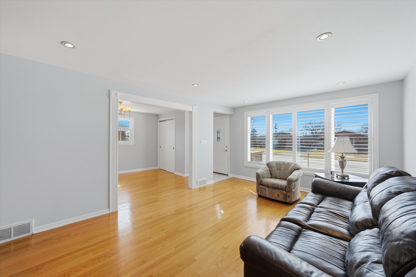 8215 Austin Avenue, Burbank, IL 60459