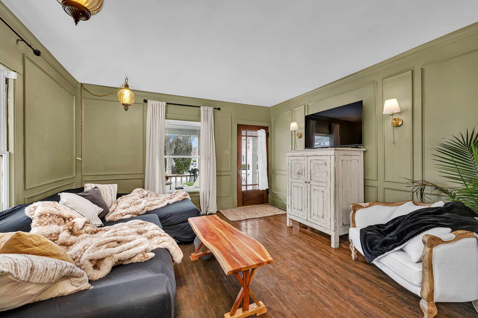 812 Kelly Avenue, Joliet, IL 60435