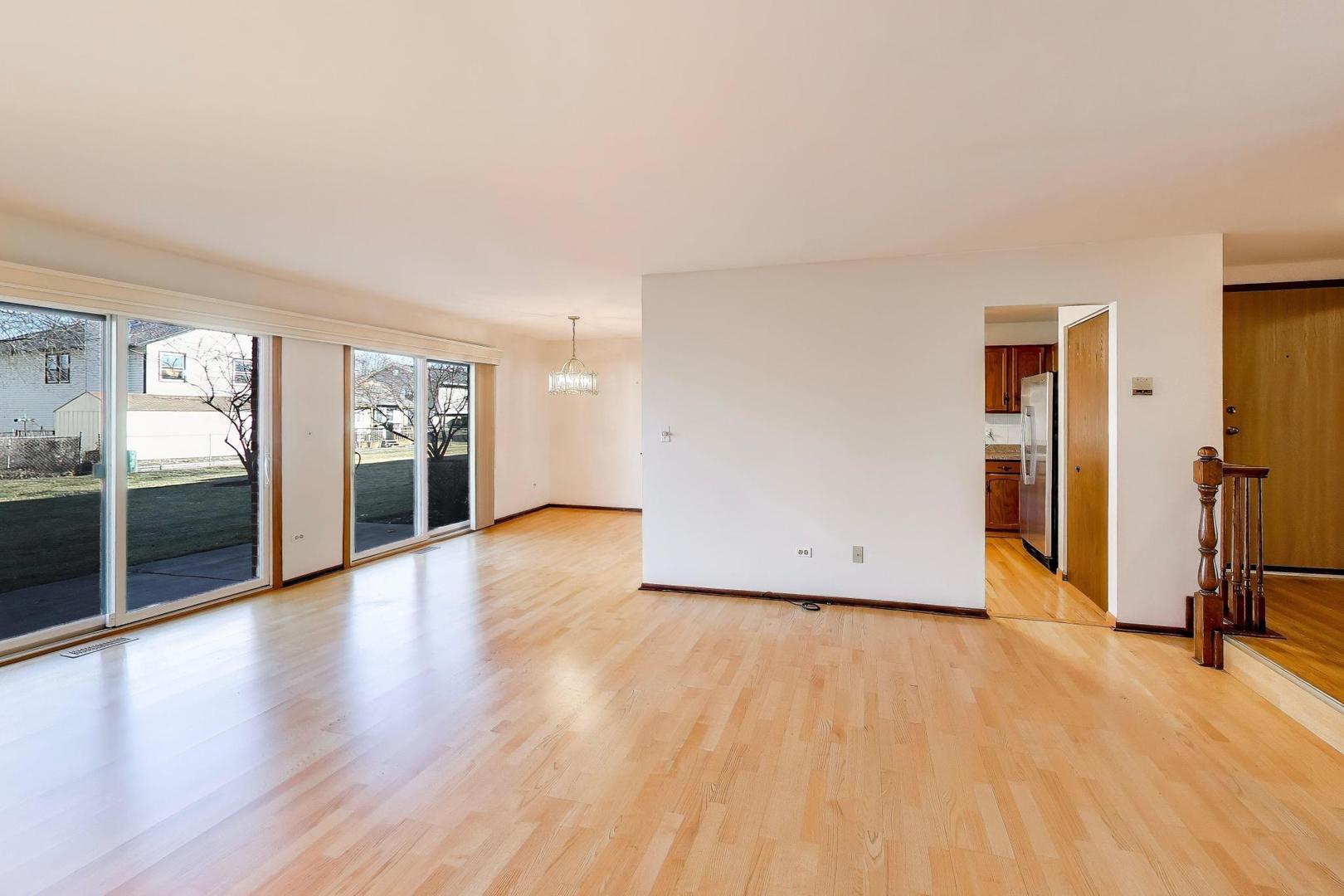 647 cumberland Trail #AA1, Roselle, IL 60172