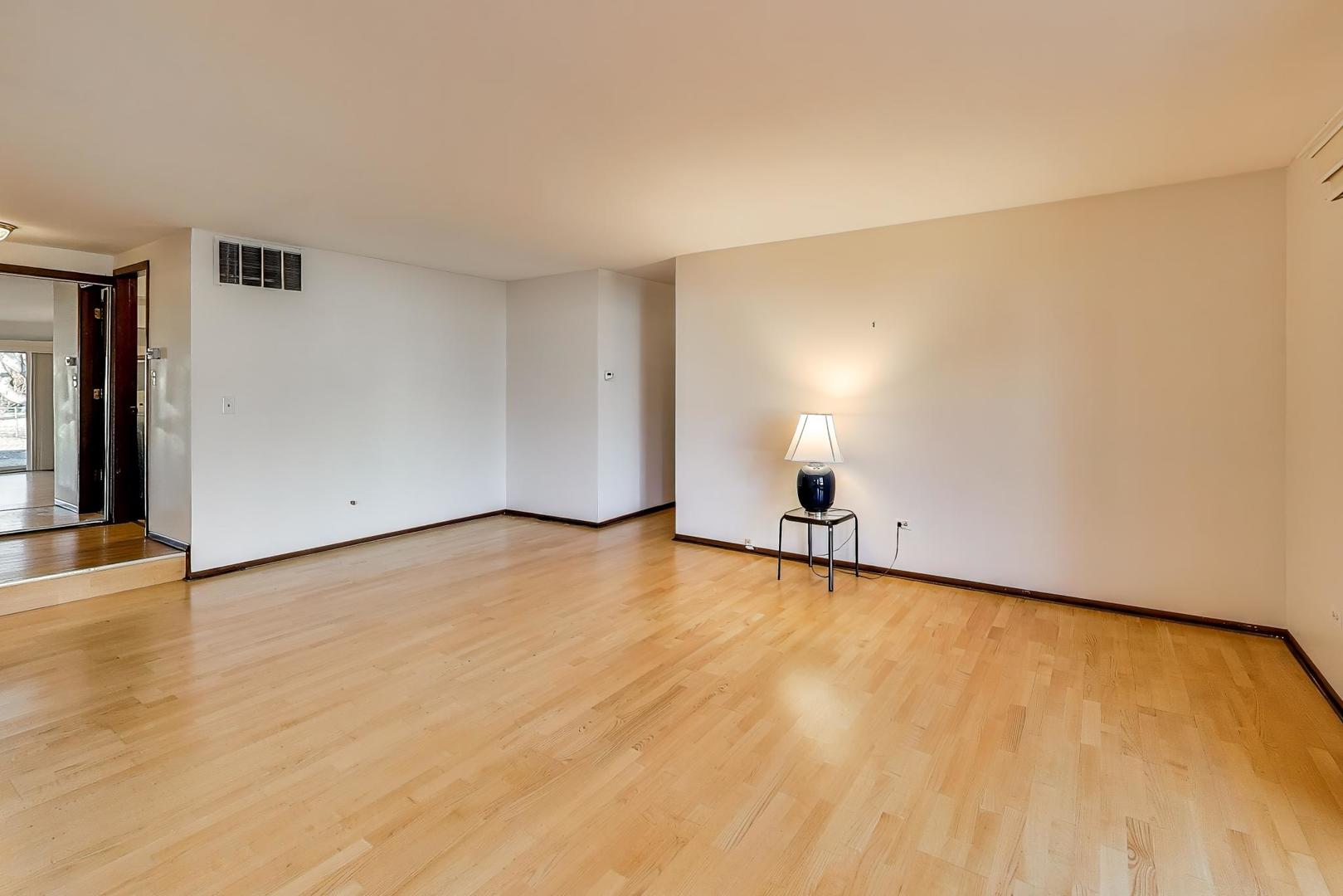 647 cumberland Trail #AA1, Roselle, IL 60172