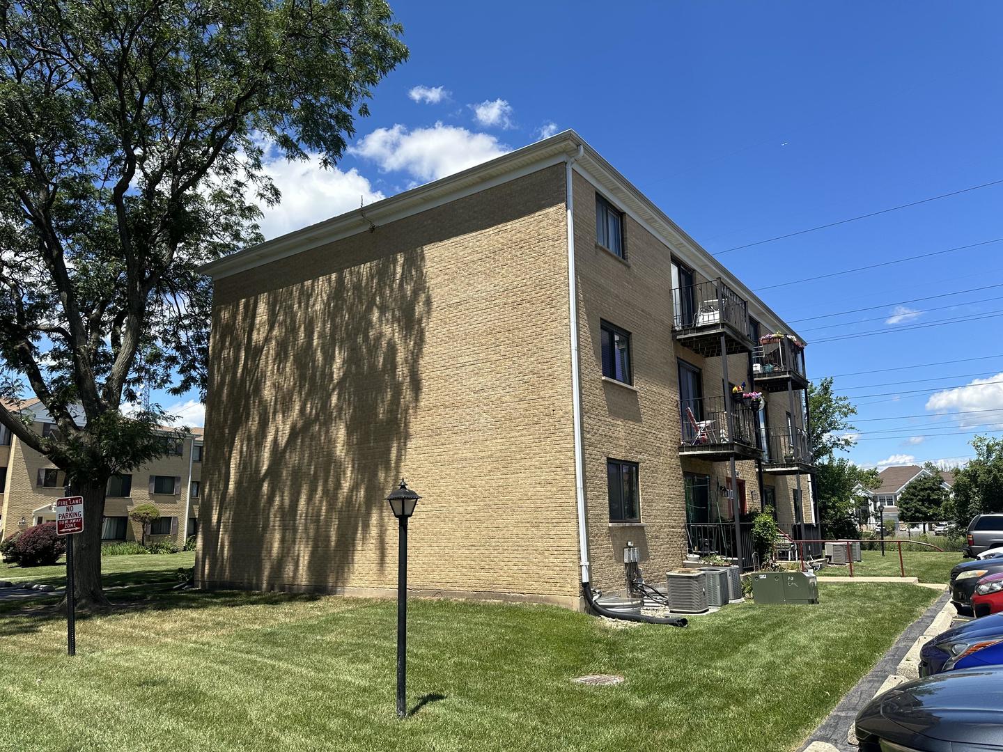 9340 Hamilton Court #B, Des Plaines, IL 60016