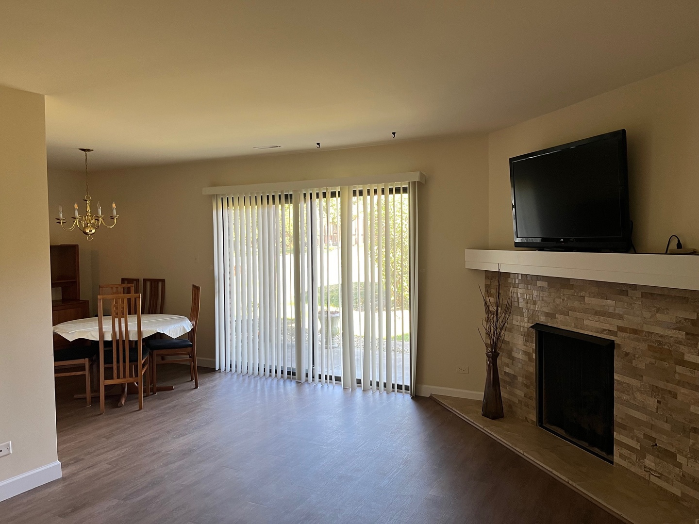 1607 Thames Court #D, Wheaton, IL 60189