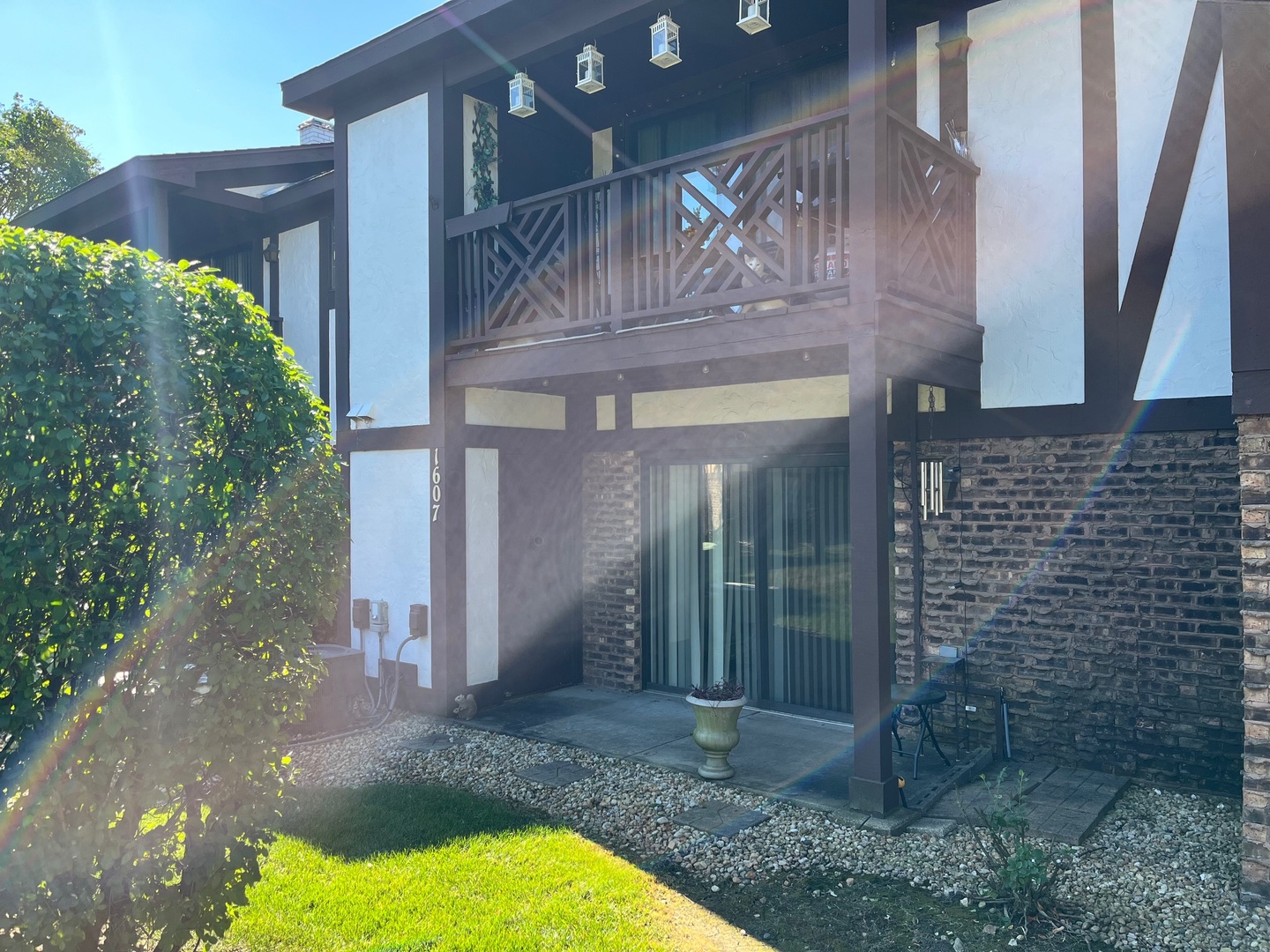 1607 Thames Court #D, Wheaton, IL 60189