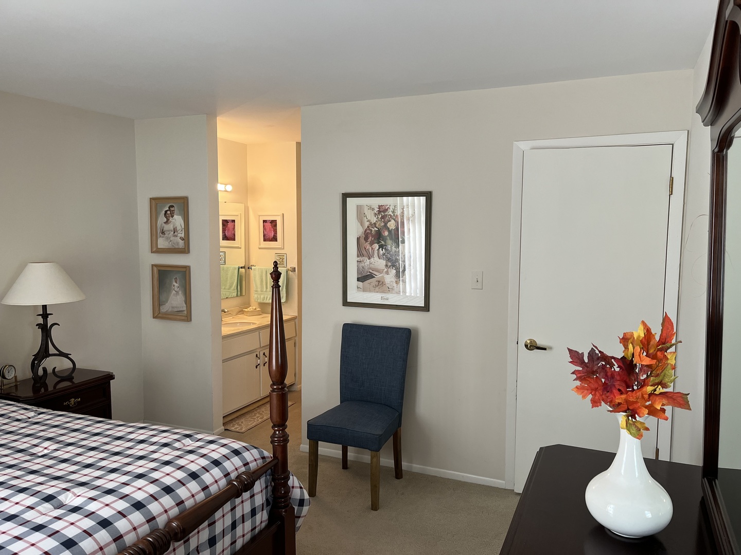 1607 Thames Court #D, Wheaton, IL 60189