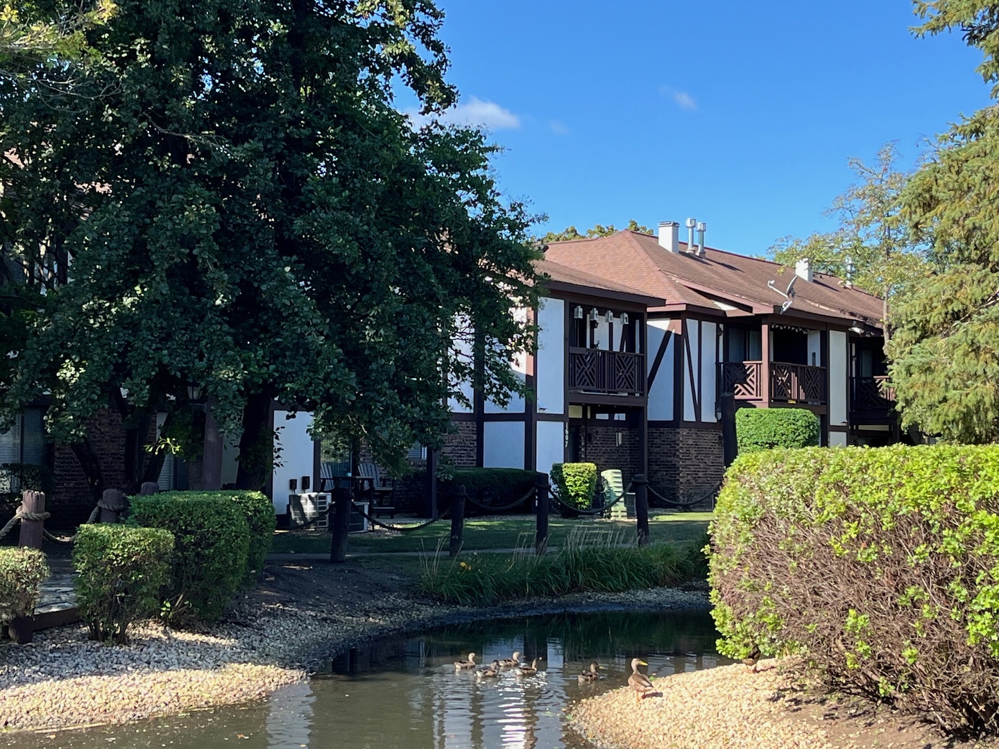 1607 Thames Court #D, Wheaton, IL 60189