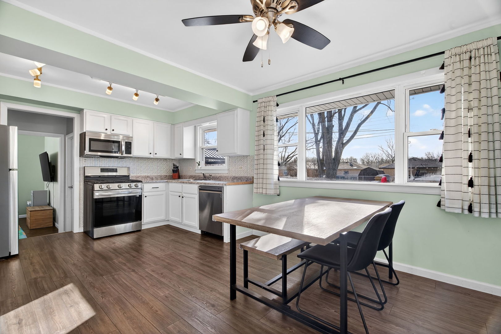 6935 W 115th Place, Worth, IL 60482