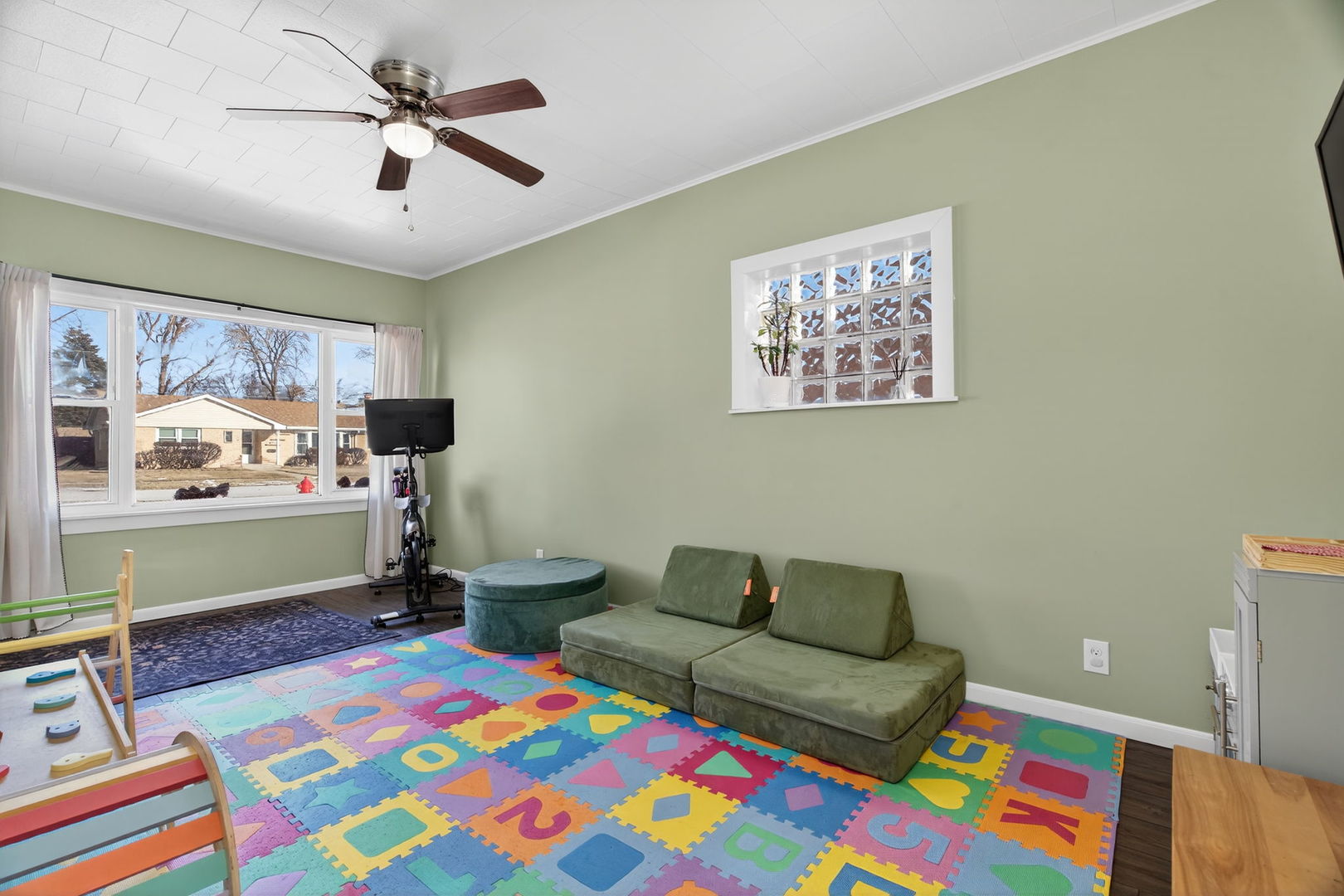 6935 W 115th Place, Worth, IL 60482