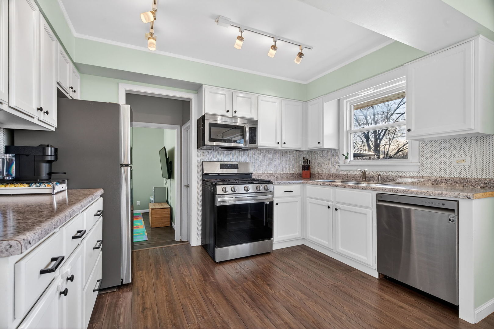 6935 W 115th Place, Worth, IL 60482