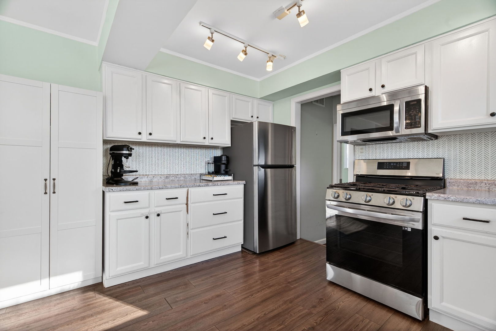 6935 W 115th Place, Worth, IL 60482