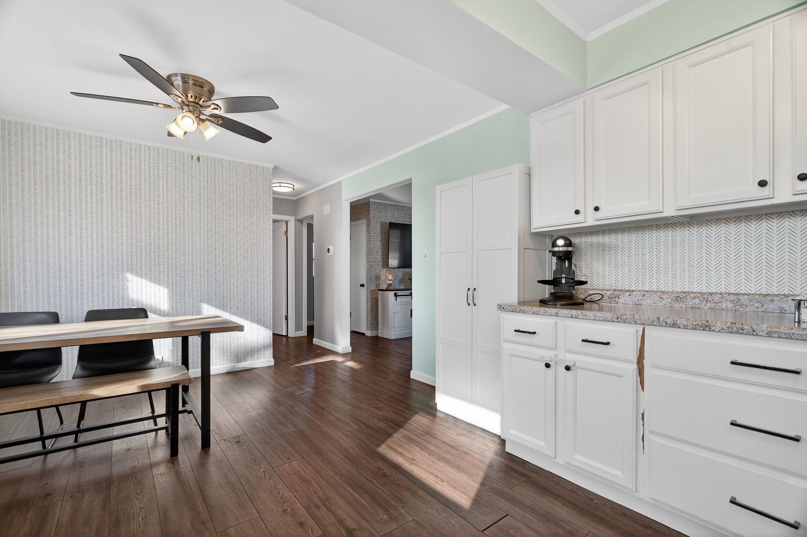 6935 W 115th Place, Worth, IL 60482