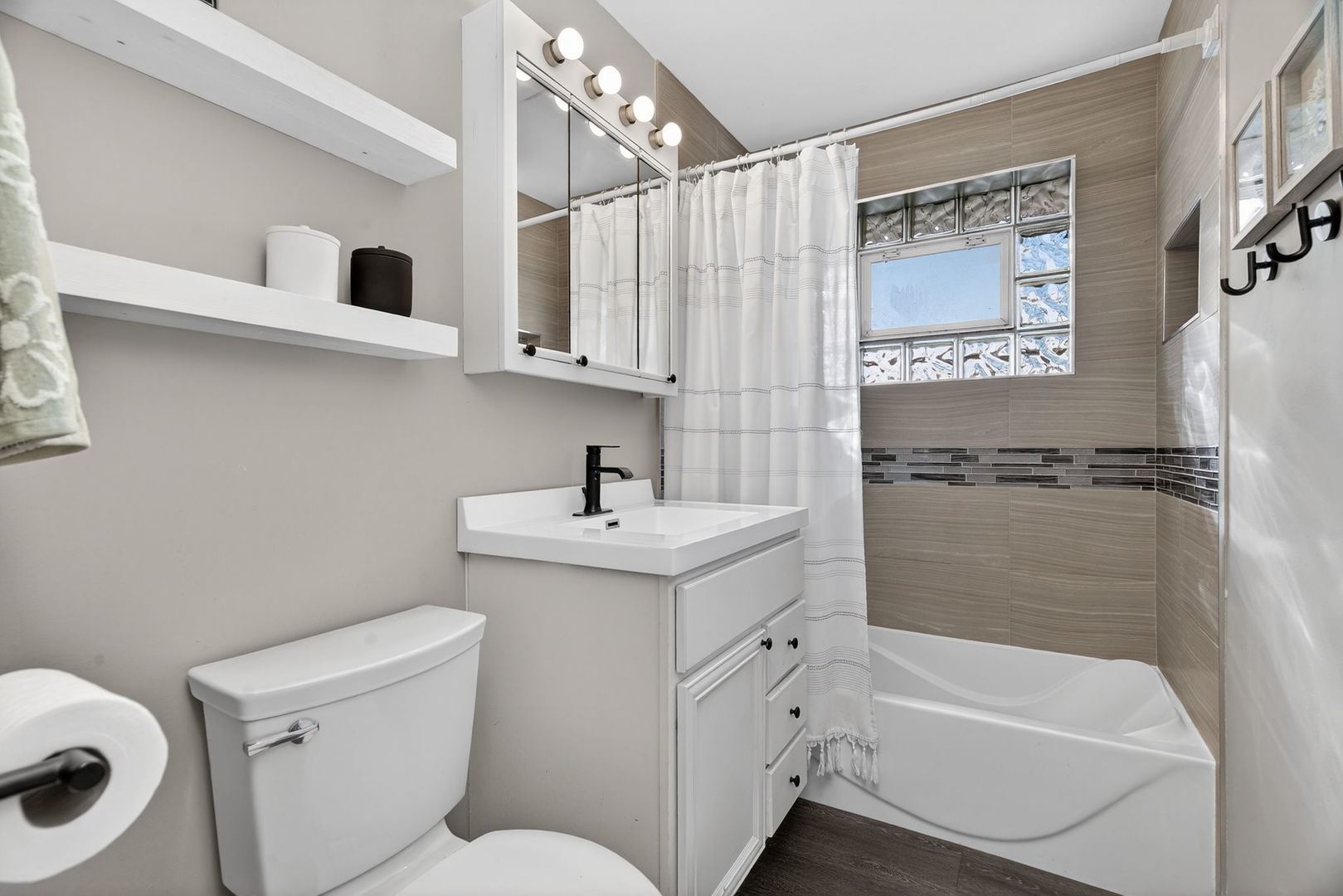 6935 W 115th Place, Worth, IL 60482