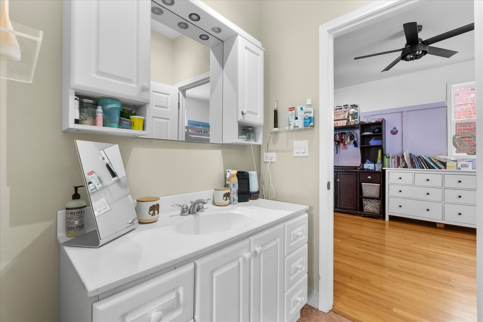 9341 S 82nd Avenue, Hickory Hills, IL 60457