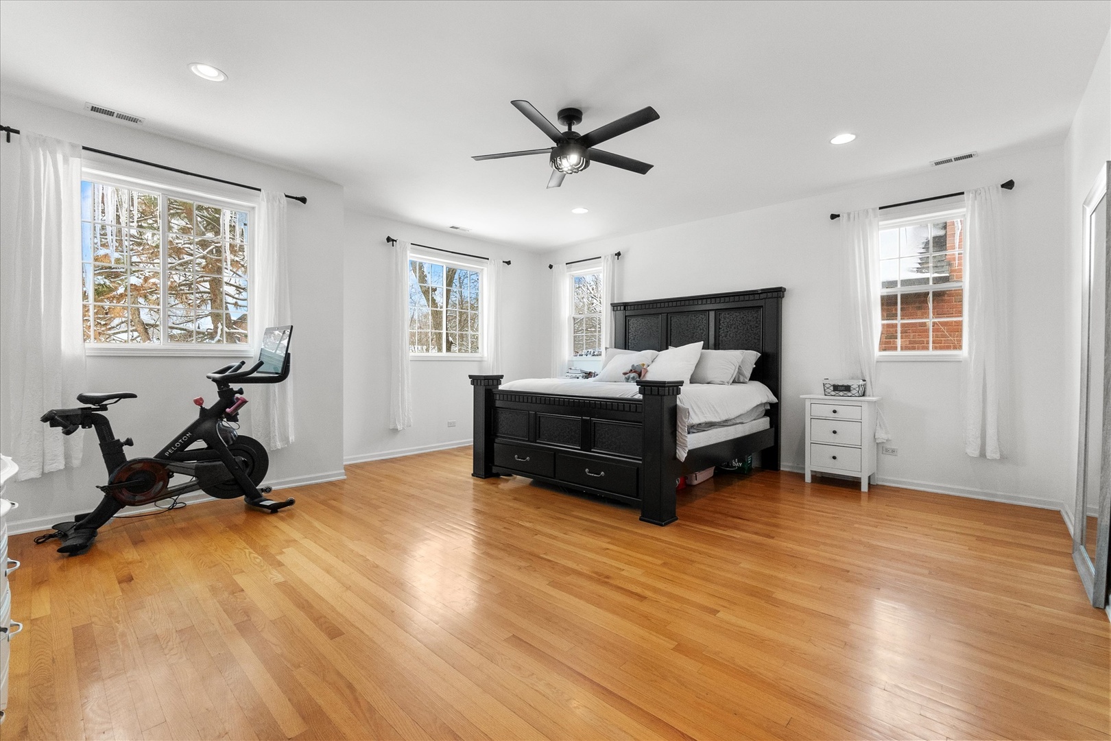 9341 S 82nd Avenue, Hickory Hills, IL 60457