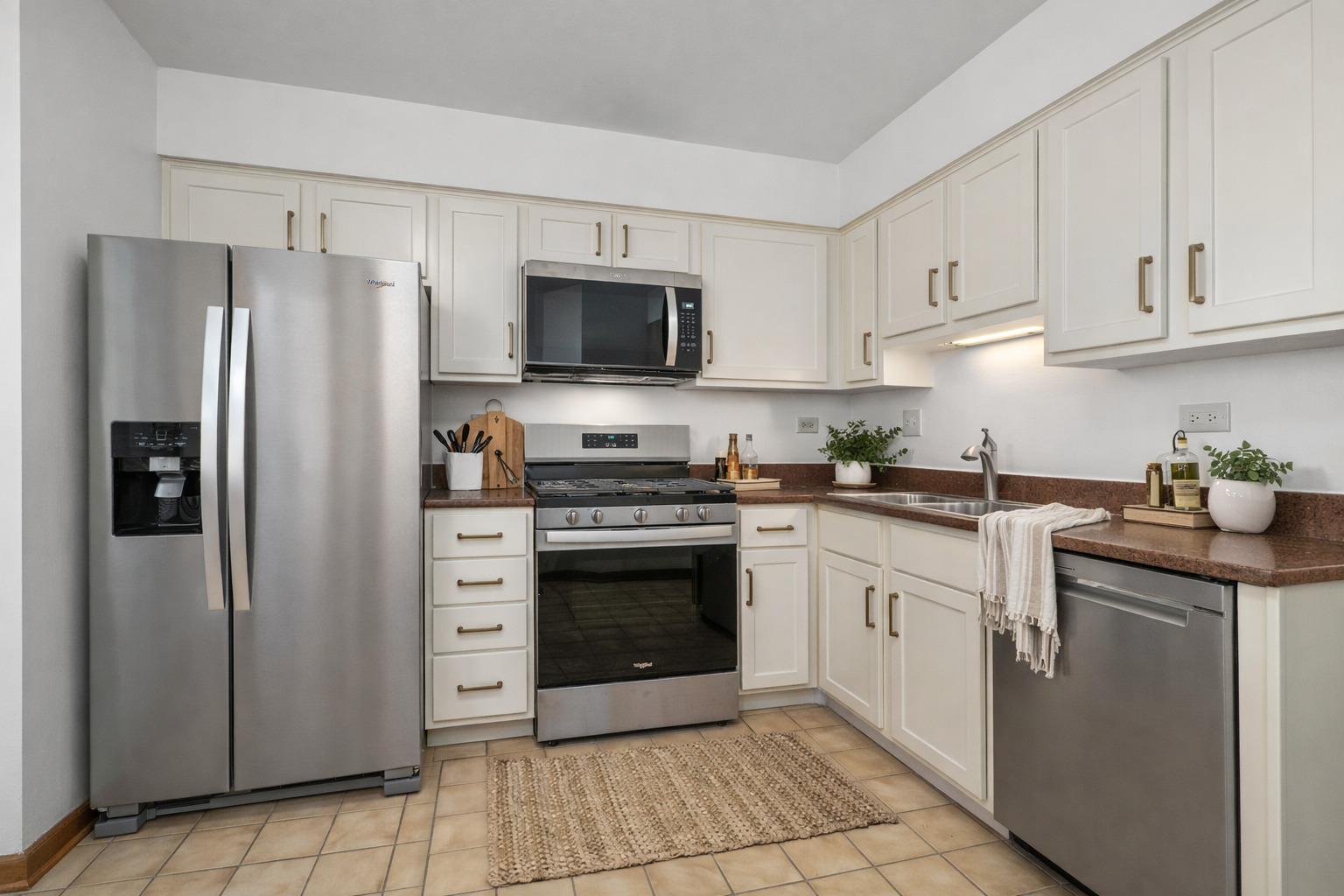 107 E Winchester Road, Libertyville, IL 60048