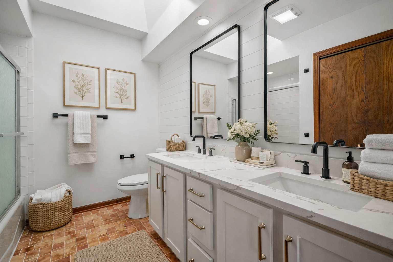 107 E Winchester Road, Libertyville, IL 60048