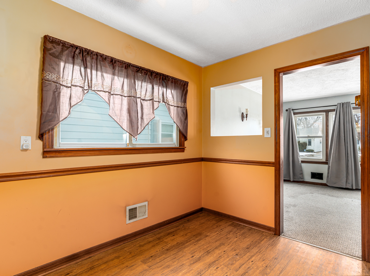 8736 S 51st Avenue, Oak Lawn, IL 60453