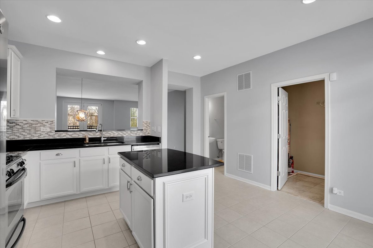 222 W Hyde Street, Arlington Heights, IL 60005