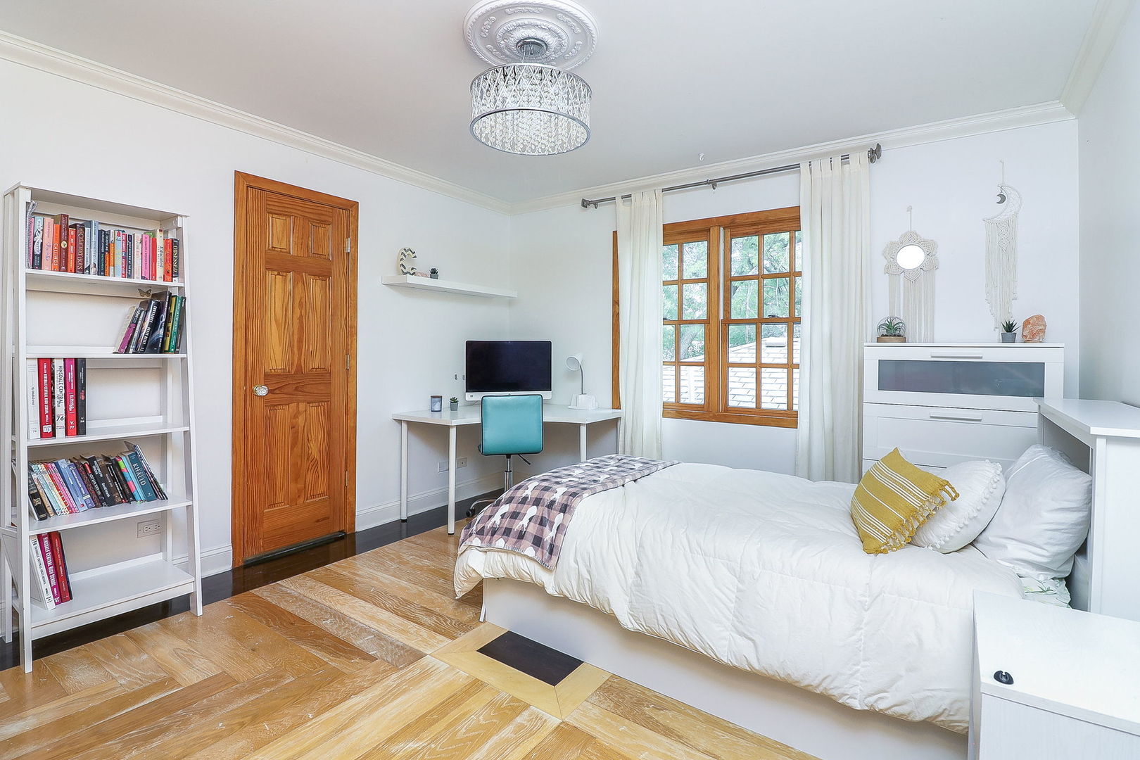 39 Mockingbird Lane, Oak Brook, IL 60523