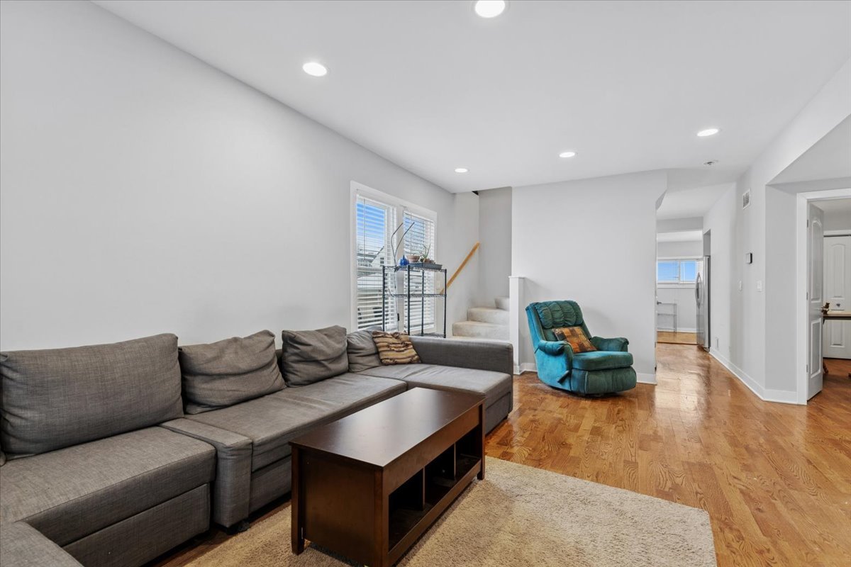 5646 N Menard Avenue, Chicago, IL 60646