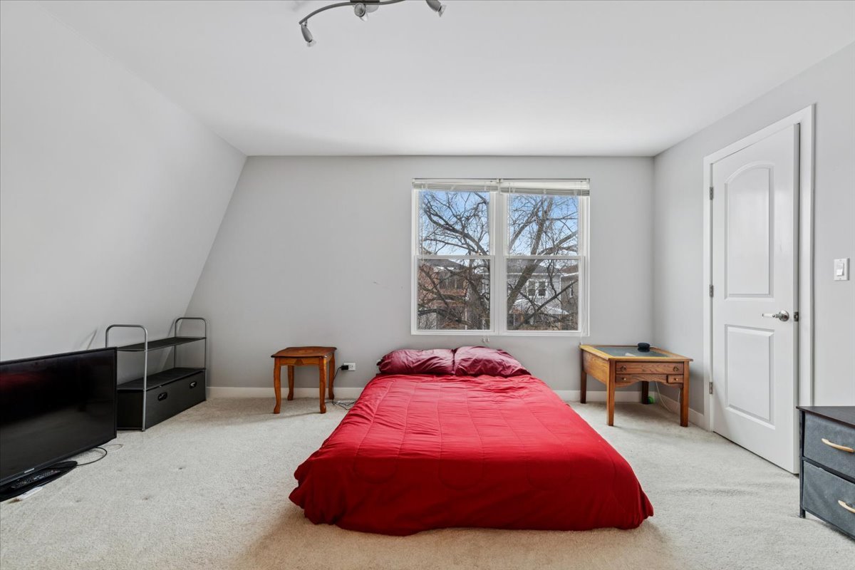 5646 N Menard Avenue, Chicago, IL 60646