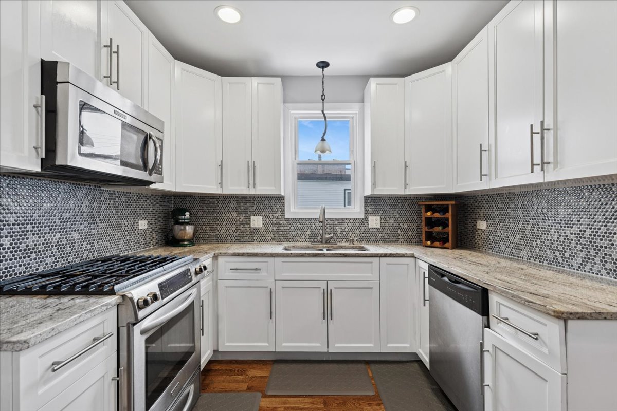 5646 N Menard Avenue, Chicago, IL 60646