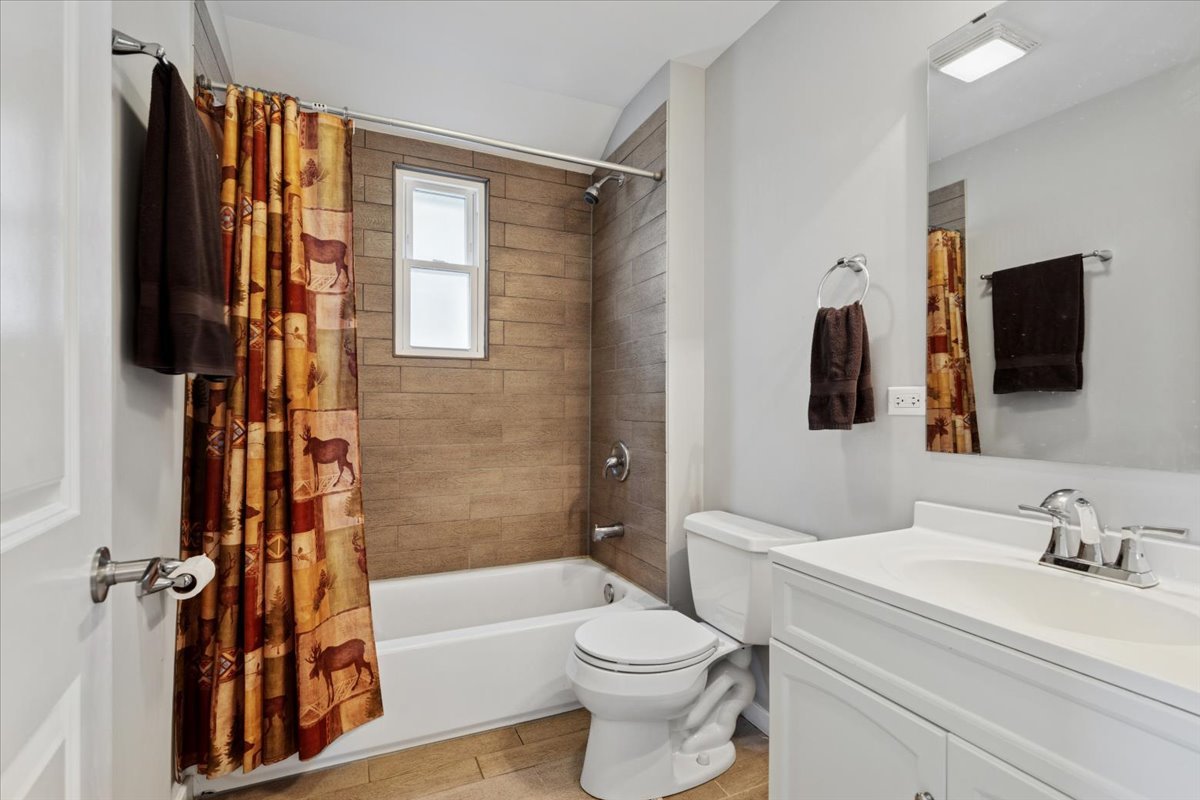 5646 N Menard Avenue, Chicago, IL 60646