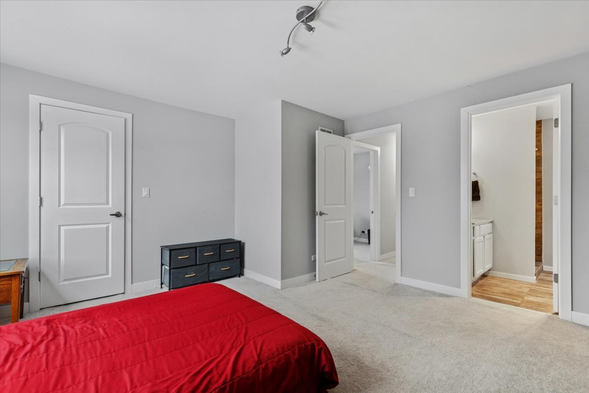 5646 N Menard Avenue, Chicago, IL 60646