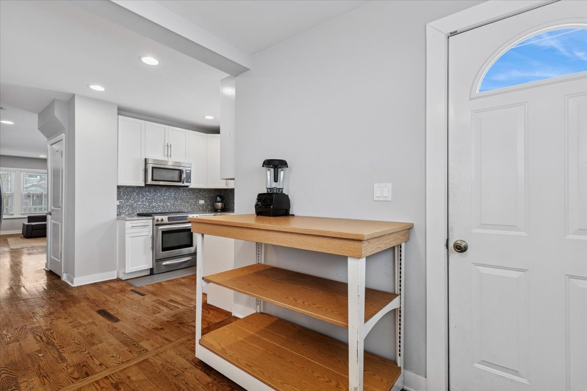 5646 N Menard Avenue, Chicago, IL 60646