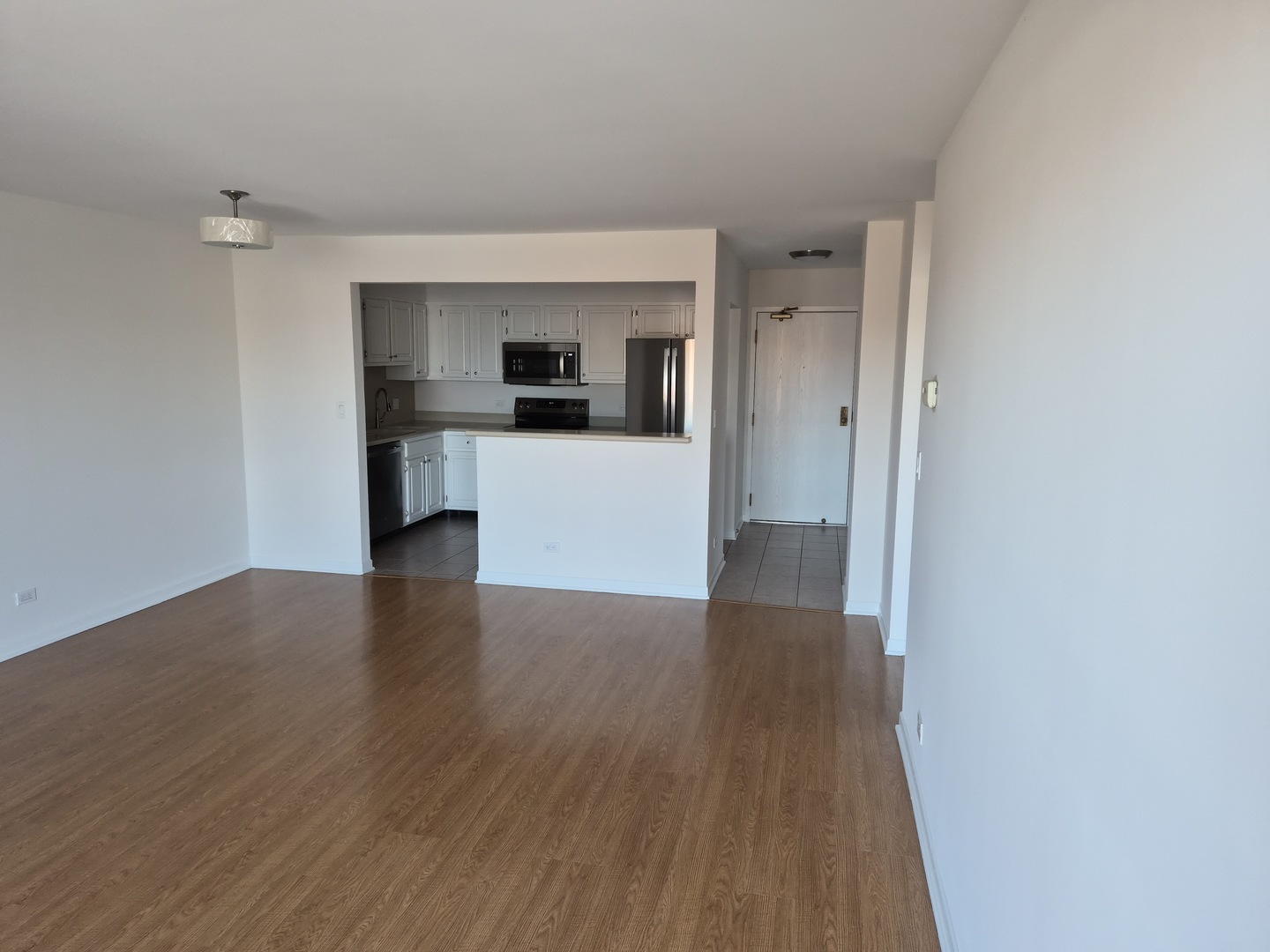 711 S River Road #704, Des Plaines, IL 60016