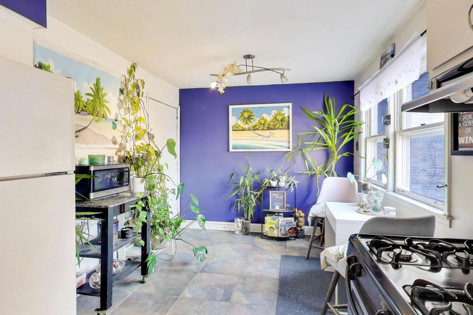 3938 N Keeler Avenue #2W, Chicago, IL 60641