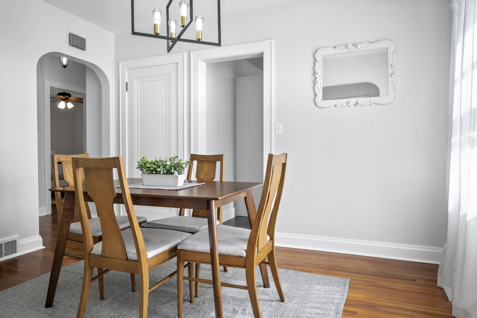 1223 E Oakland Avenue, Bloomington, IL 61701