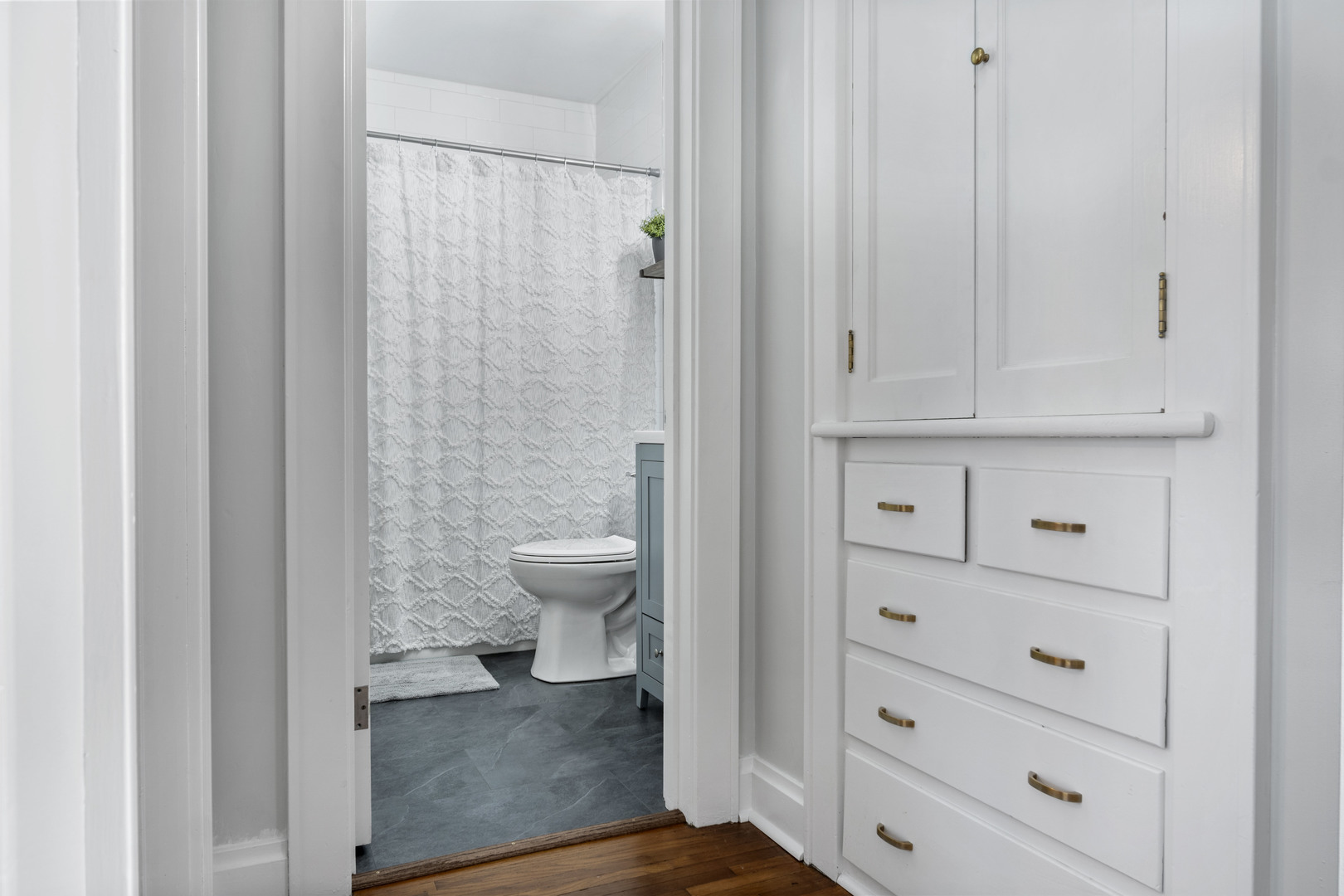 1223 E Oakland Avenue, Bloomington, IL 61701