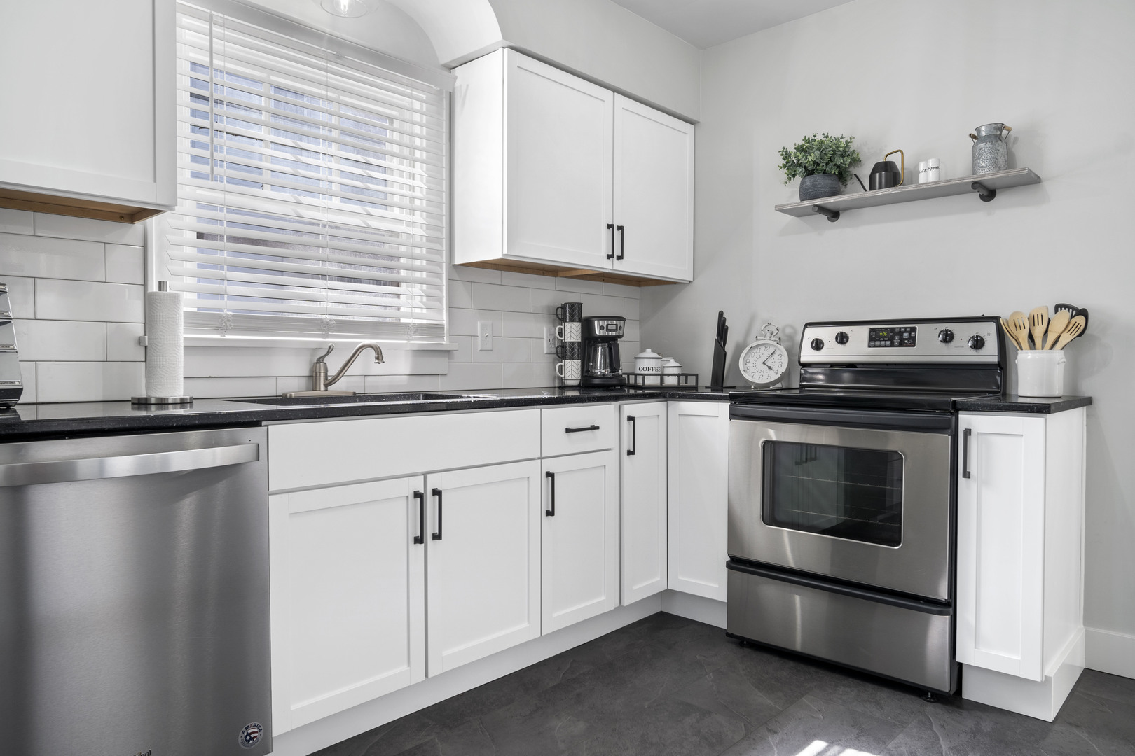 1223 E Oakland Avenue, Bloomington, IL 61701