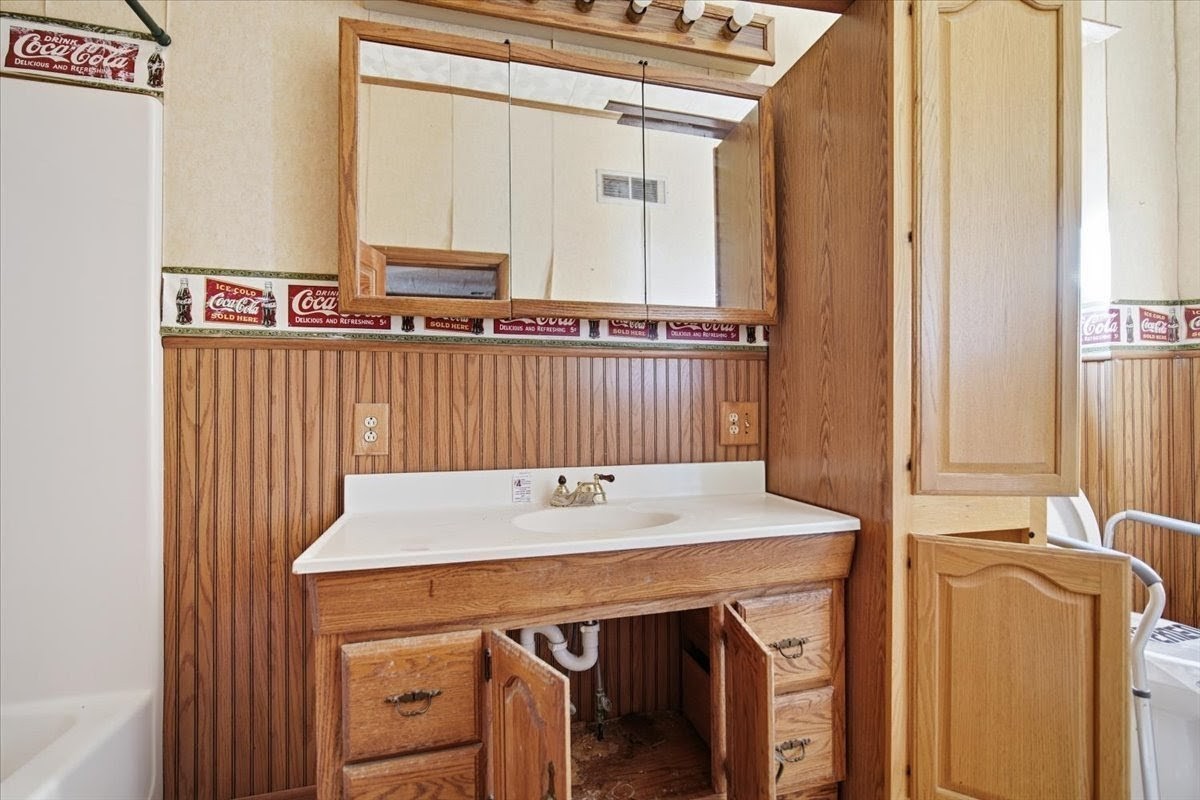 410 N Main Street, Leroy, IL 61752