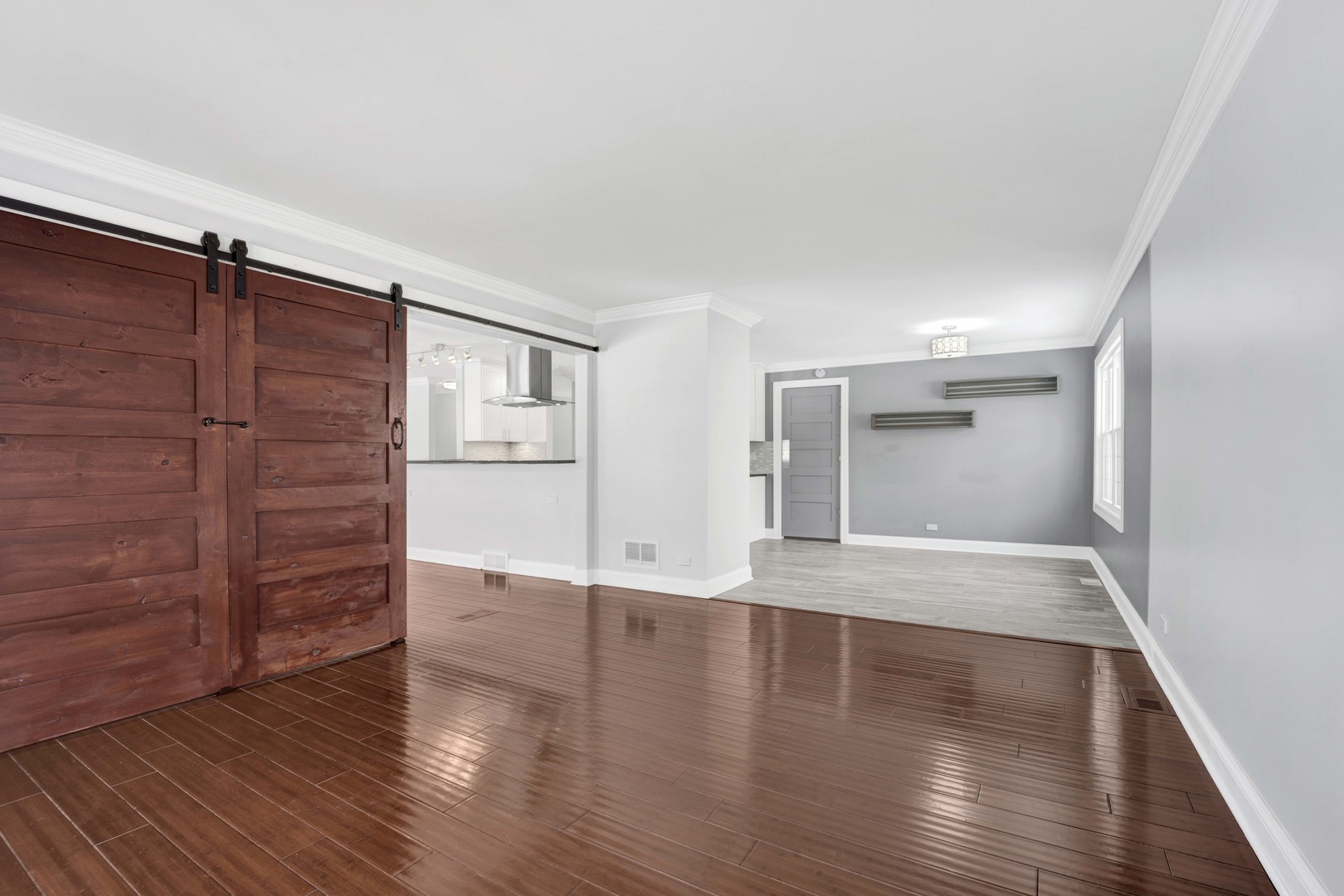 332 S River Road, Naperville, IL 60540