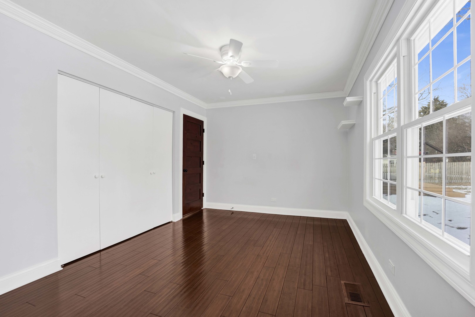 332 S River Road, Naperville, IL 60540