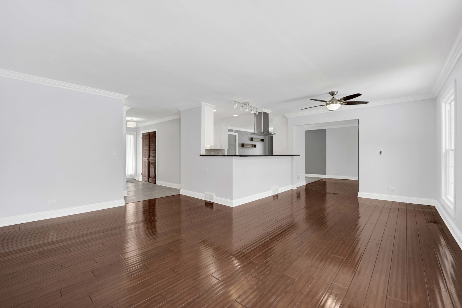 332 S River Road, Naperville, IL 60540