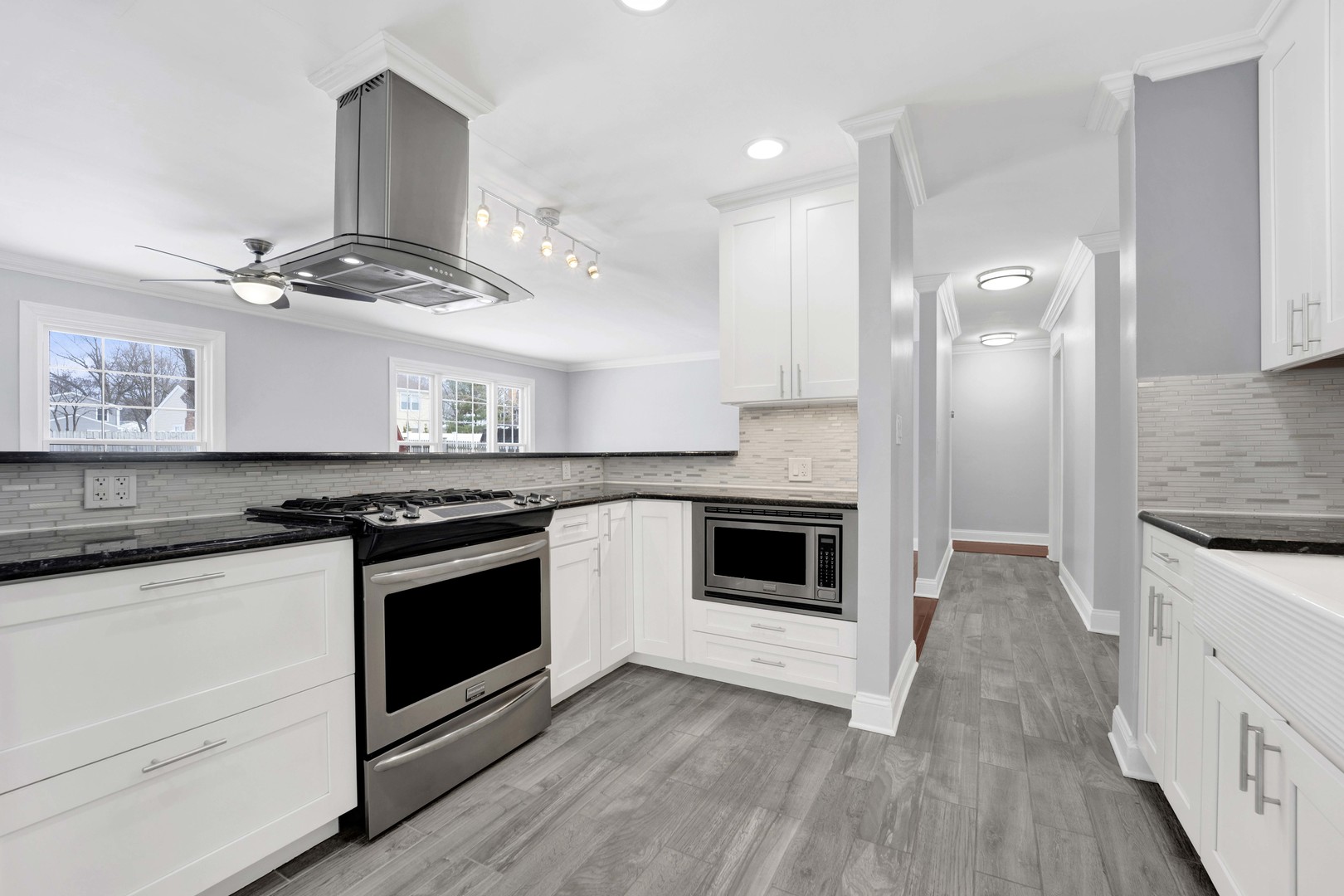 332 S River Road, Naperville, IL 60540