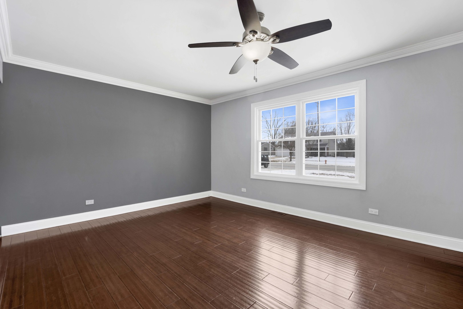 332 S River Road, Naperville, IL 60540