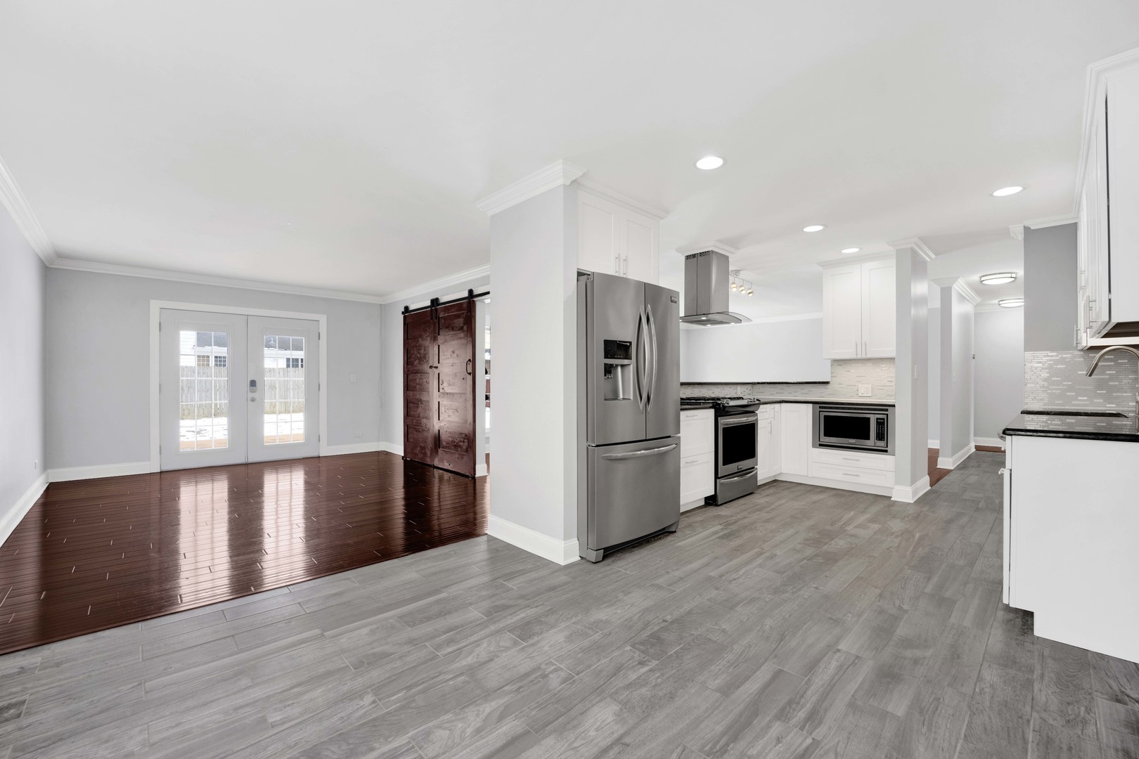 332 S River Road, Naperville, IL 60540