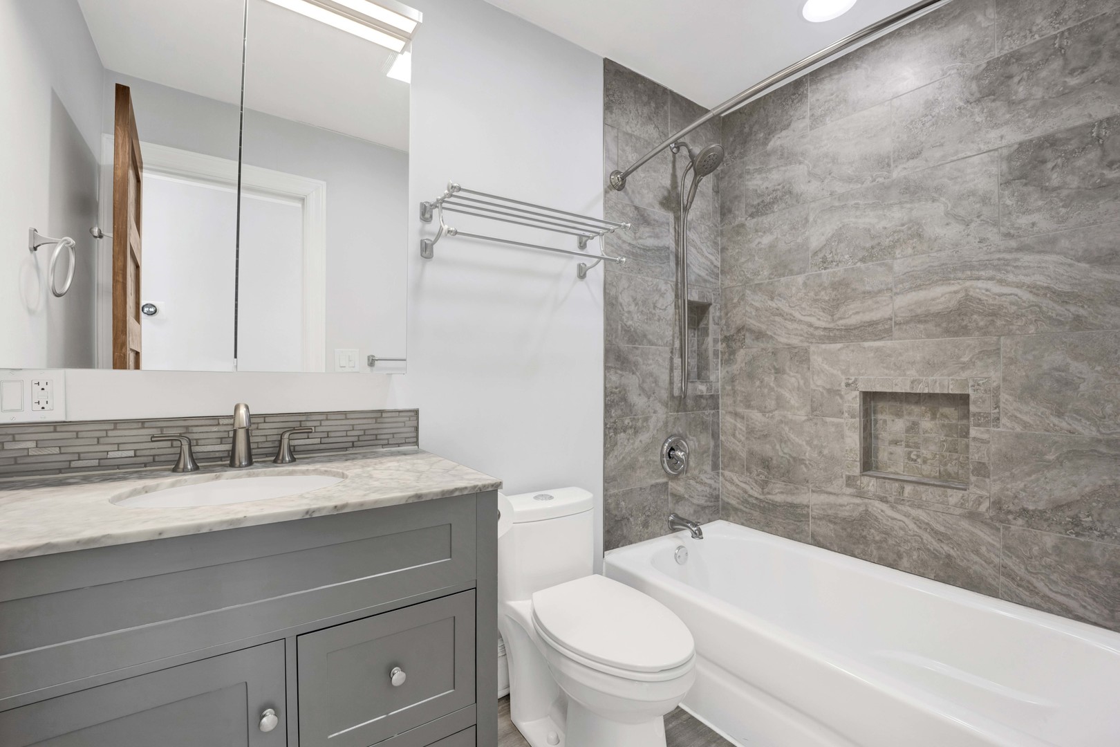 332 S River Road, Naperville, IL 60540